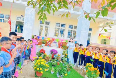 🌸🌼 Rộn ràng tiểu cảnh sau Tết – Chào mừng ngày Quốc tế Phụ nữ 8/3 🌼🌸