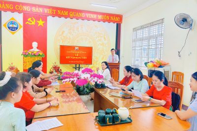 LỄ KẾT NẠP ĐẢNG VIÊN TẠI TRƯỜNG TIỂU HỌC SỐ 1 BÌNH HẢI